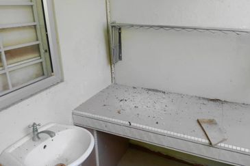 For RENT ~ Bukit Rimau/KOTA KEMUNING Semi furnished 2sty link Hse 