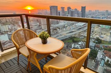 R&F Princess Cove Phase 1 for Sale - Dual Key Unit Luxuriously Renovated & Fully Furnished