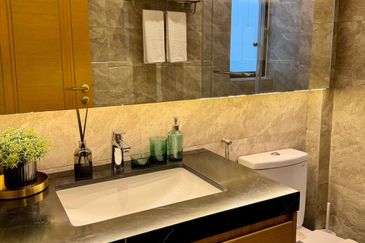 R&F Princess Cove Phase 1 for Sale - Dual Key Unit Luxuriously Renovated & Fully Furnished