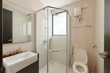 Baypoint @ Country Garden Danga Bay