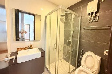 Baypoint @ Country Garden Danga Bay