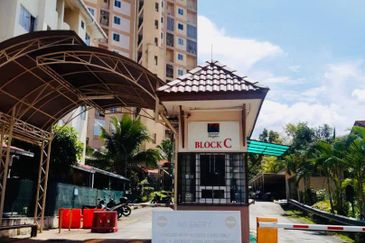 Kristal Heights Apartment