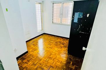 Kristal Heights Apartment