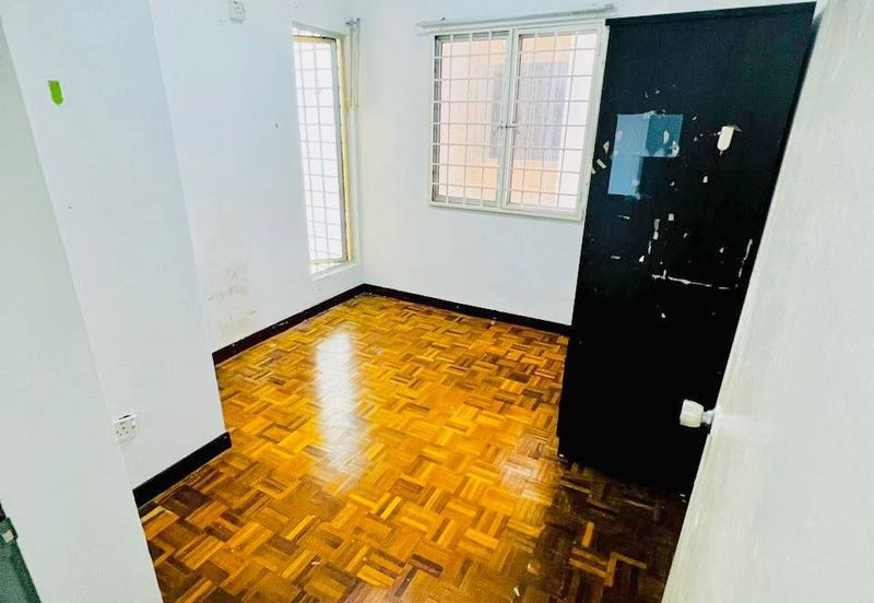 Kristal Heights Apartment