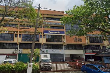 JALAN KILANG PETALING JAYA SELANGOR OFFICE SPACE LEVEL 4 2 TOILET FOR RENT