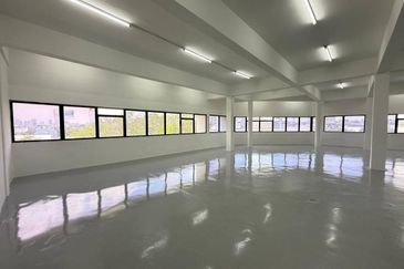 JALAN KILANG PETALING JAYA SELANGOR OFFICE SPACE LEVEL 4 2 TOILET FOR RENT