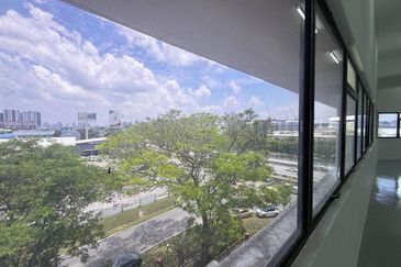 JALAN KILANG PETALING JAYA SELANGOR OFFICE SPACE LEVEL 4 2 TOILET FOR RENT