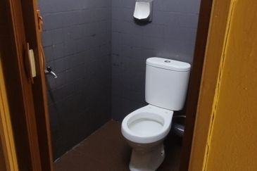 TAMAN DESA PETALING KUALA LUMPUR OFFICE SPACE FIRST FLOOR FOR RENT