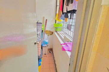 Iris Apartment, Taman Saujana Utama