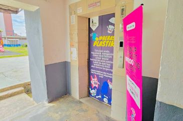 Iris Apartment, Taman Saujana Utama