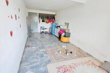 Iris Apartment, Taman Saujana Utama