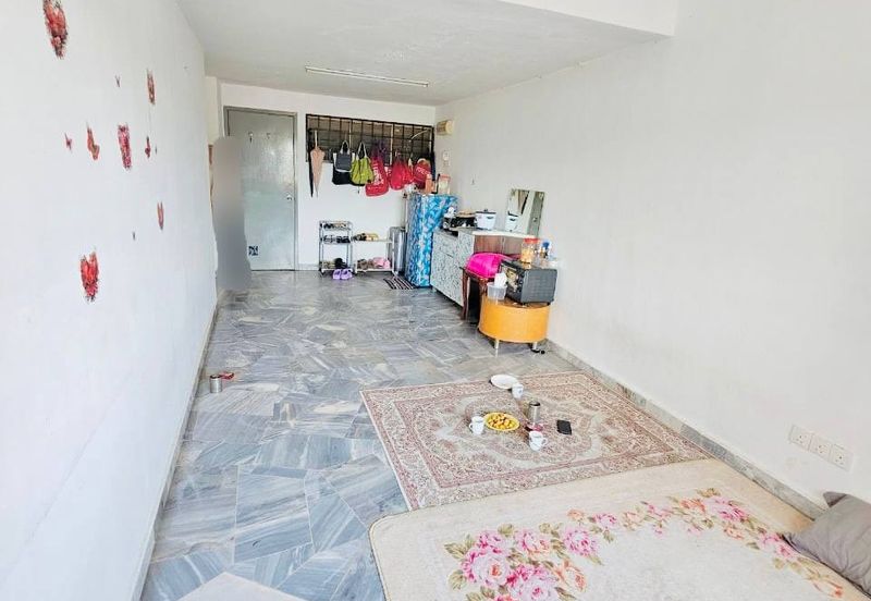 Iris Apartment, Taman Saujana Utama