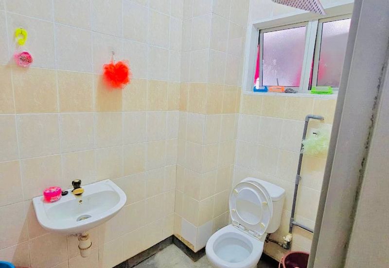 Iris Apartment, Taman Saujana Utama