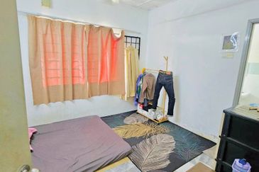 Iris Apartment, Taman Saujana Utama