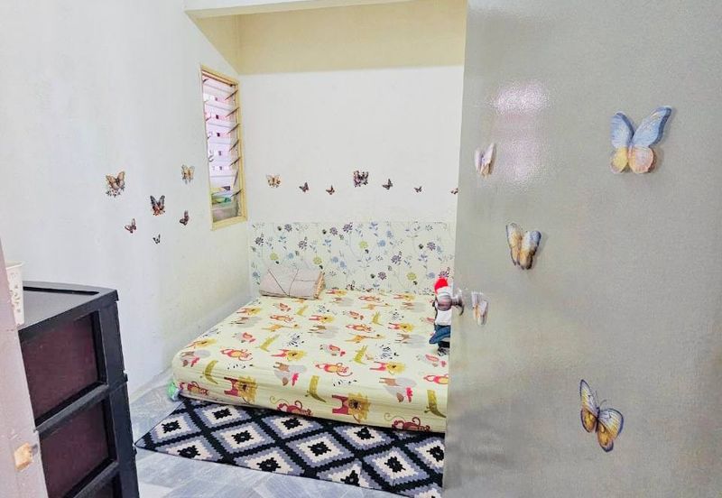 Iris Apartment, Taman Saujana Utama