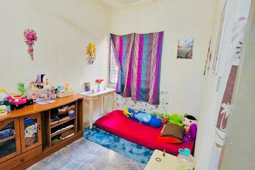 Iris Apartment, Taman Saujana Utama