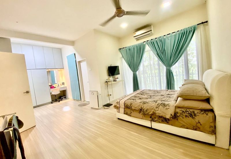 Crescent Park Townvilla