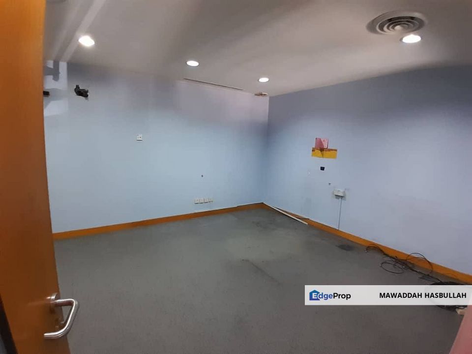 SEKSYEN 33 SHAH ALAM WAREHOUSE PARTIALLY FURNISHED FOR RENT, Selangor, Shah Alam