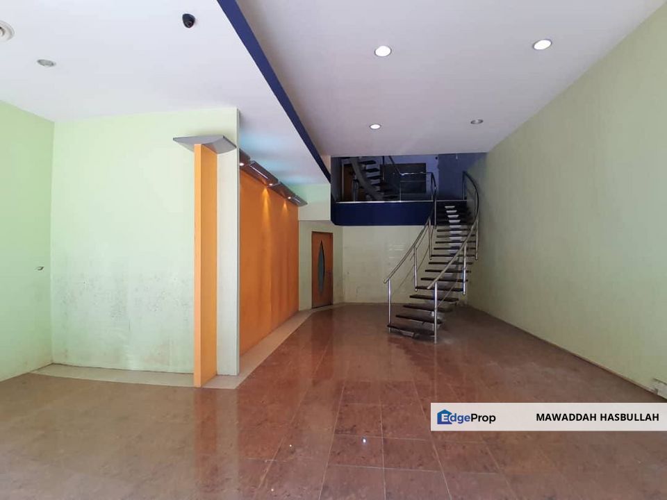 SEKSYEN 33 SHAH ALAM WAREHOUSE PARTIALLY FURNISHED FOR RENT, Selangor, Shah Alam