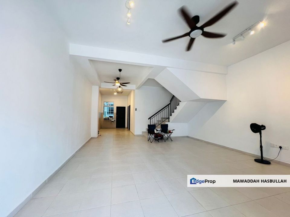 Taman Scientex Rawang Selangor 3 Storey Terrace House Partially Furnished For Rent, Selangor, Rawang