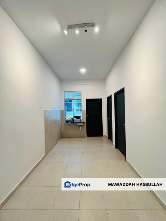 Taman Scientex Rawang Selangor 3 Storey Terrace House Partially Furnished For Rent, Selangor, Rawang