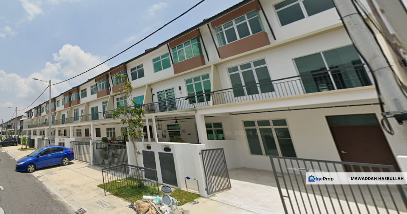 Taman Scientex Rawang Selangor 3 Storey Terrace House Partially Furnished For Rent, Selangor, Rawang