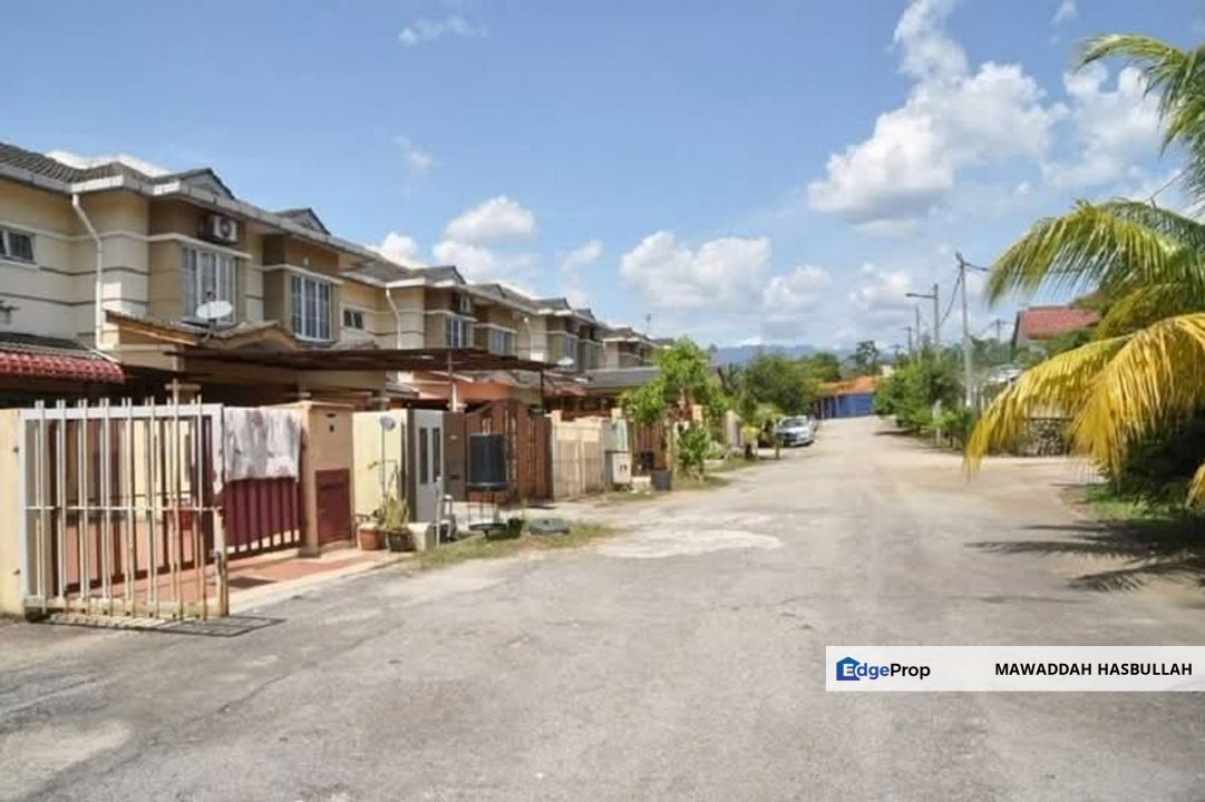 Taman Lily Antara Gapi Selangor 2 Storey Terrace House Hot Area For Rent, Selangor, Serendah