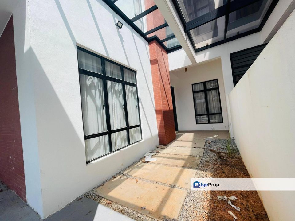 Partly Furnished 2 Storey Superlink (Phase 3) Myra Saujana @ Dengkil, Selangor, Dengkil