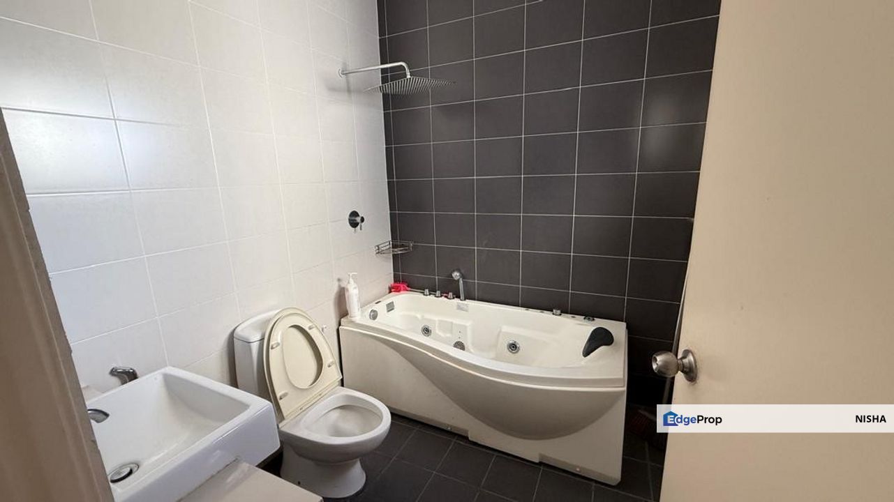 Bandar Nusa Rhu 2 Sty U10 Shah Alam Zero - Lot Banglo Fully Furnished, Selangor, Shah Alam