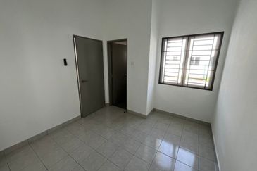 Halya 2 @ Daunan Worldwide