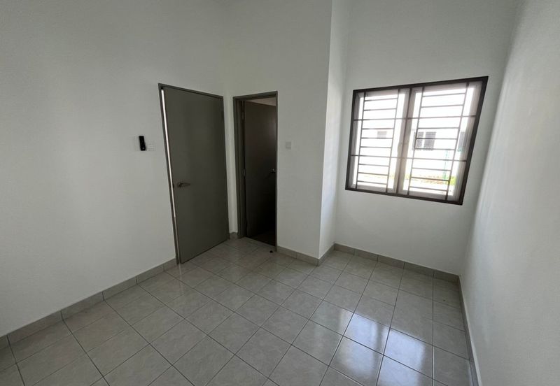 Halya 2 @ Daunan Worldwide