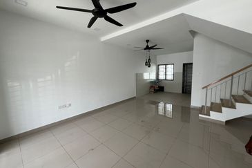 Halya 2 @ Daunan Worldwide