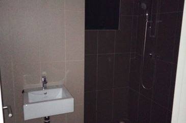 Renai Jelutong Residences