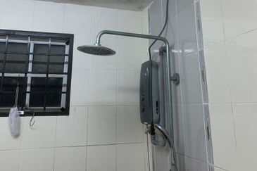 Ayu Qaseh, Alam Nusantara