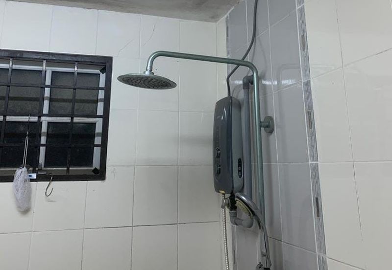 Ayu Qaseh, Alam Nusantara