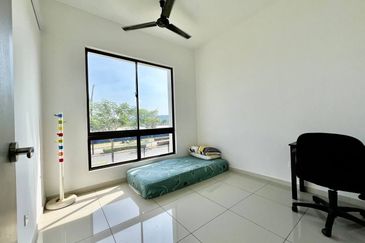 Setia Warisan Tropika (Belladonna)