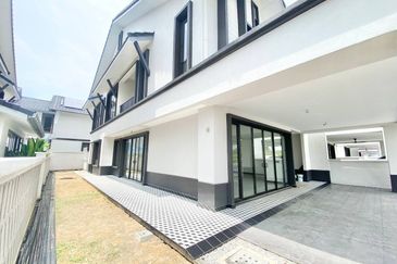 Hevea Elmina Gardens