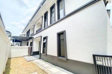 Hevea Elmina Gardens