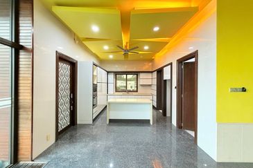 Luxury Bungalow The Mines Resort City