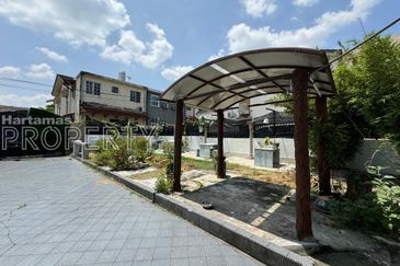 Double-Storey Terraced House @ Taman Melur Ampang (End Lot)