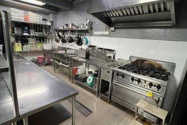 Bandar Laguna Merbok