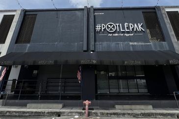 Bandar Laguna Merbok