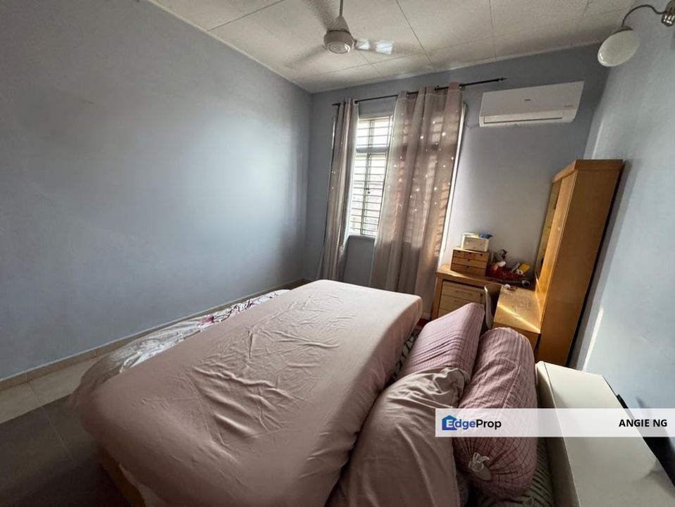 1.5 Storey House For Sale, Freehold, Partial Furnished  Jalan Zapin Bandar Bukit Raja, Klang, Selangor, Klang