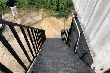 Puchong Meranti Agriculture Land For Rent | 3 Acres | With Utilities & Container Setup 农业地出租 | 水电齐全+集装箱办公室 + 3 英亩地