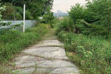 Puchong Meranti Agriculture Land For Rent | 3 Acres | With Utilities & Container Setup 农业地出租 | 水电齐全+集装箱办公室 + 3 英亩地