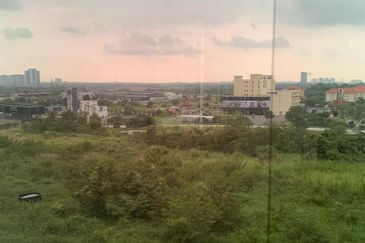 Puchong Meranti Agriculture Land For Rent | 3 Acres | With Utilities & Container Setup 农业地出租 | 水电齐全+集装箱办公室 + 3 英亩地