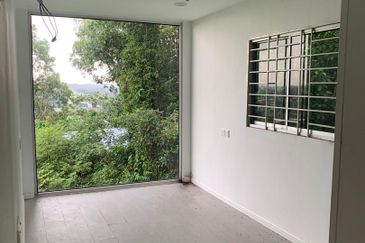 Puchong Meranti Agriculture Land For Rent | 3 Acres | With Utilities & Container Setup 农业地出租 | 水电齐全+集装箱办公室 + 3 英亩地