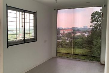 Puchong Meranti Agriculture Land For Rent | 3 Acres | With Utilities & Container Setup 农业地出租 | 水电齐全+集装箱办公室 + 3 英亩地