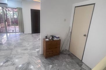 Bukit Puchong 2.5-Storey House for Rent 排屋出租 (部分家私)