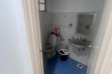 Bukit Puchong 2.5-Storey House for Rent 排屋出租 (部分家私)